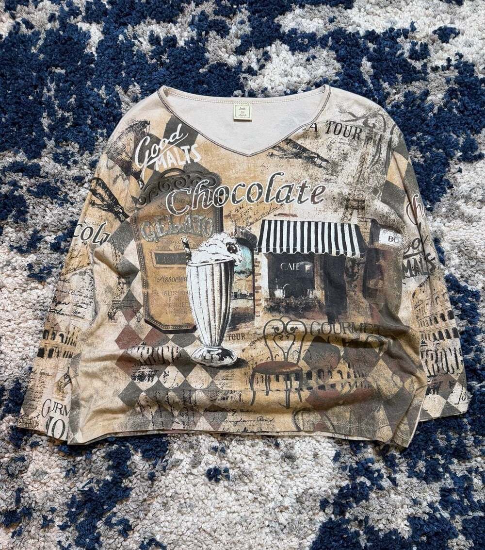 Jess & Jane Graphic Print Long Sleeve V-Neck Top